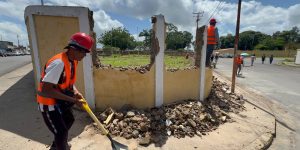 Avanzan-en-la-rehabilitación-de-cancha-Robert-Serra