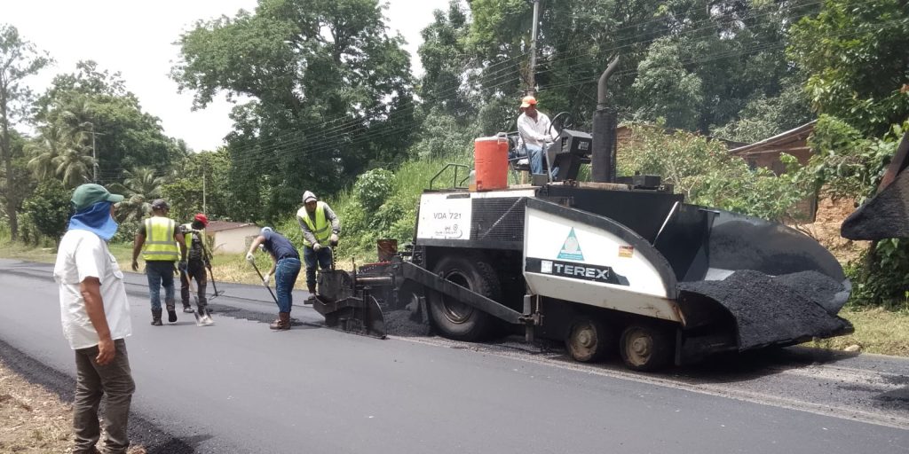 Avanzan-trabajos-de-mejoramiento-vial-en-la-troncal-10-del-municipio-Bolívar