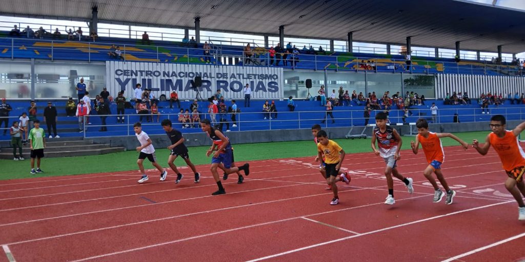 Con-mucha-emoción-sigue-la-acción-en-Monagas-de-los-XIX-Juegos-Deportivos-Nacionales-Estudiantiles-2025
