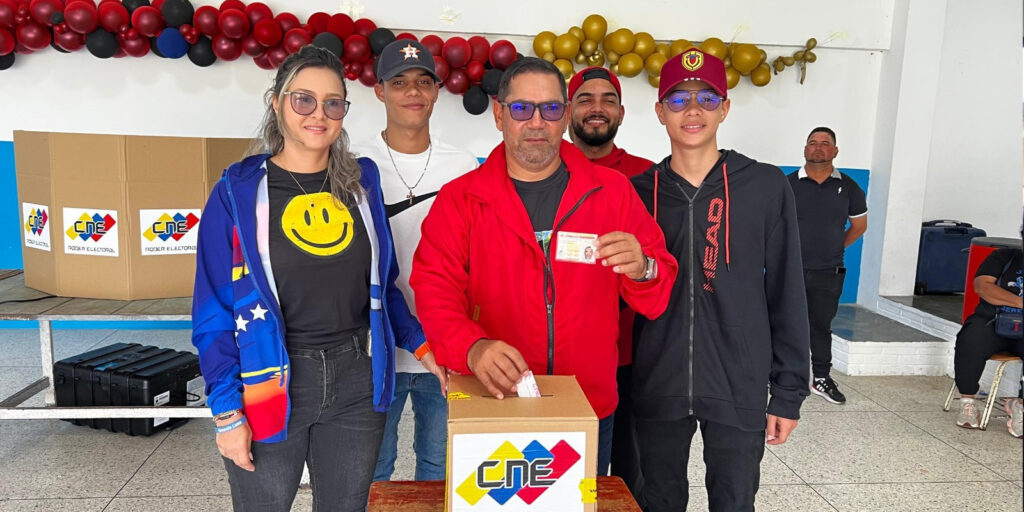 Alcalde-José-Maldonado-ejerce-su-derecho-al-voto-y-destaca-alta-participación-en-Sotillo