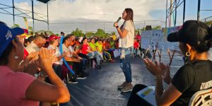 Alcaldesa-Ana-Fuentes-se-compromete-con-el-Poder-Popular