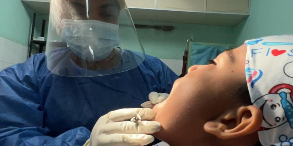 Alcaldía-lleva-jornada-odontológica-a-40-niños-de-la-parroquia-San-Simón