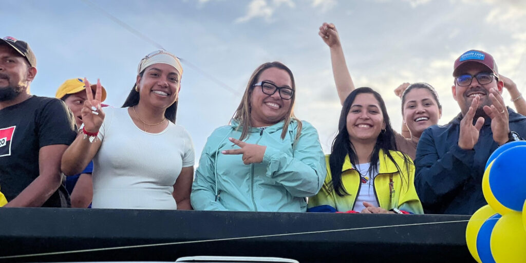 Candidata-Roselis-León-recorrió-en-caravana-calles-de-Santa-Bárbara-en-inicio-de-campaña
