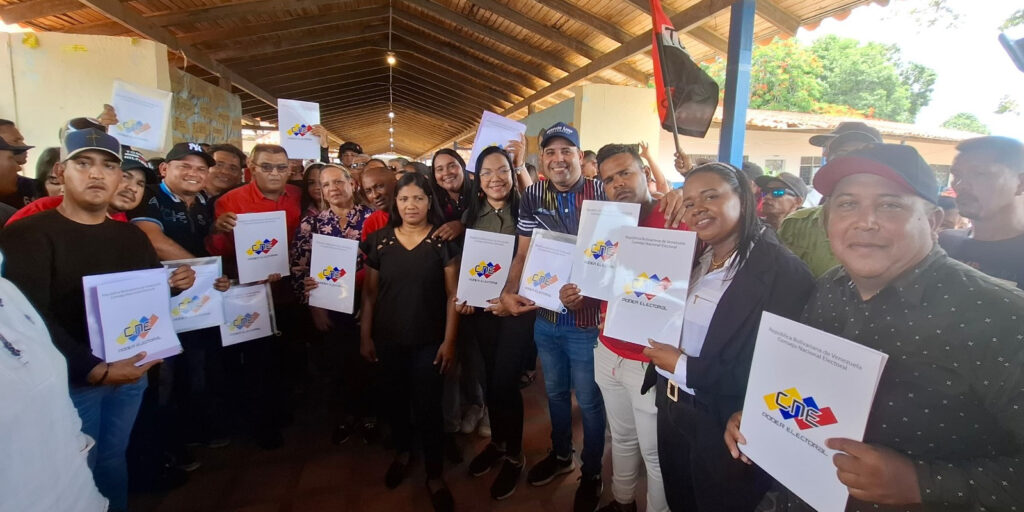 Carlos-Requena-fue-acreditado-como-alcalde-reelecto-en-el-municipio-Libertador
