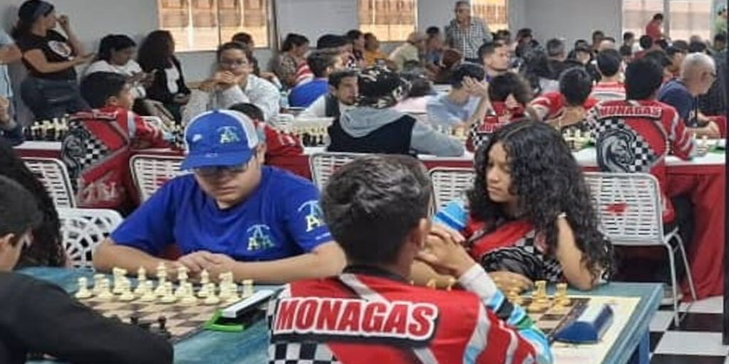 Con-nutrida-participación-realizan-torneo-aniversario-de-la-fundación-Tu-Ajedrez-en-Maturín