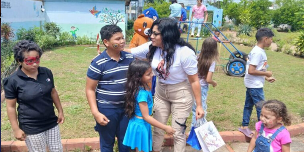 Corina-Reyes-se-une-a-la-Comunidad-de-La-Libertad-en-actividad-del-Día-del-Niño