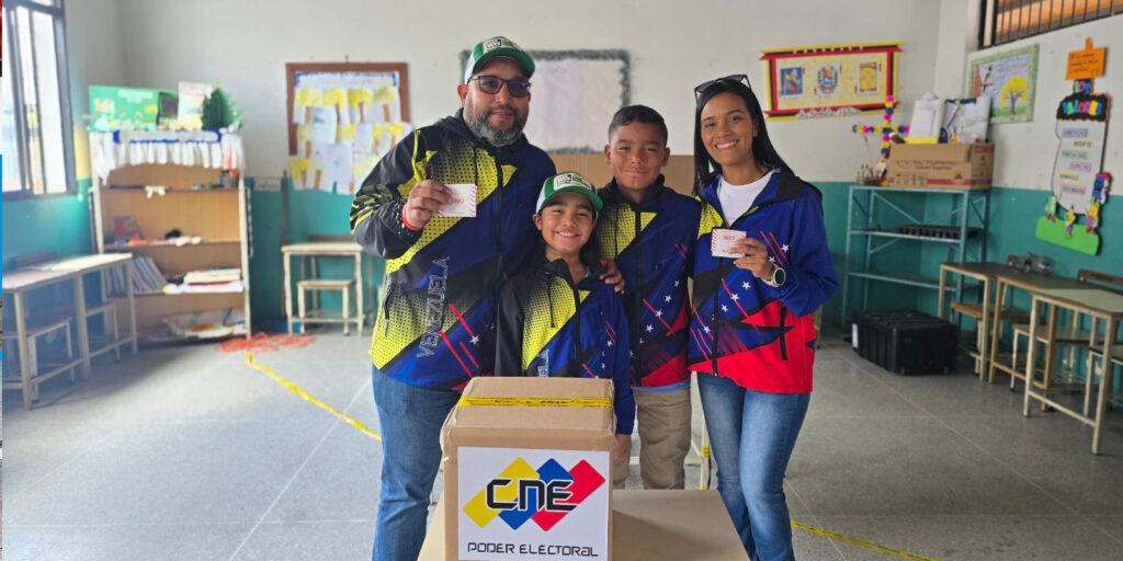 Prevalece-el-civismo-y-la-participación-ciudadana-en-centros-electorales-de-Cedeño