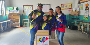 Prevalece-el-civismo-y-la-participación-ciudadana-en-centros-electorales-de-Cedeño