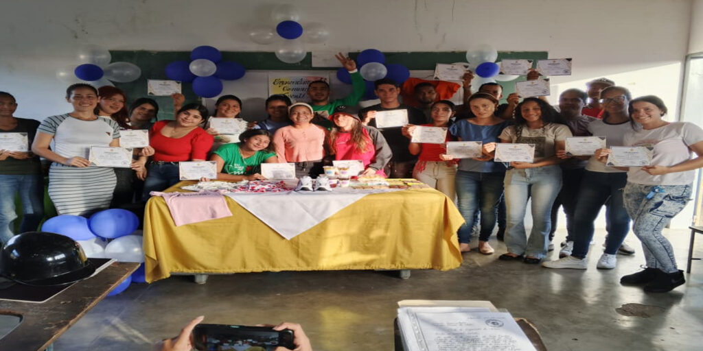 27-jóvenes-emprendedores-reciben-certificados-y-microcréditos-en-Maturín