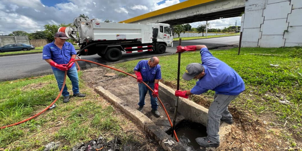 Aguas-de-Monagas-inicia-labores-de-recuperación-en-la-avenida-Cruz-Peraza-de-Maturín