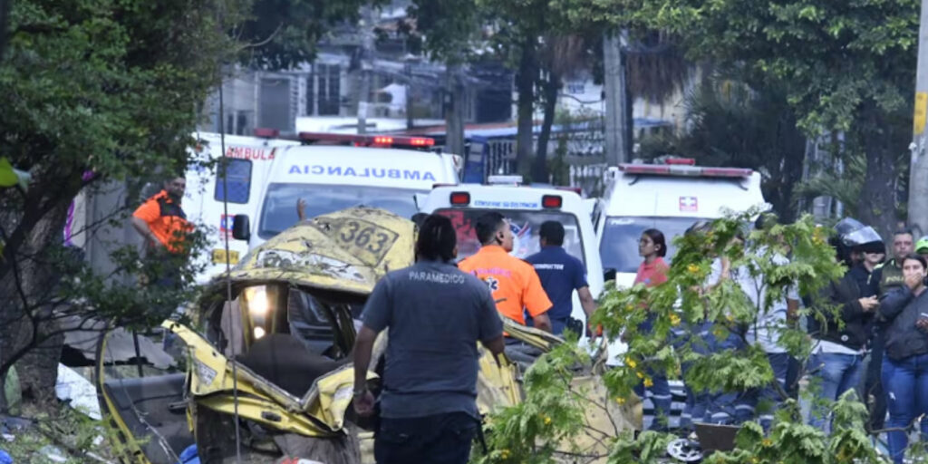 Al-menos-cinco-muertos-por-atentado-con-un-camión-bomba-contra-base-aérea-en-Colombia