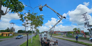Alcaldía-sustituye-30-luminarias-en-la-Av.-Alirio-Ugarte-Pelayo-de-Maturín