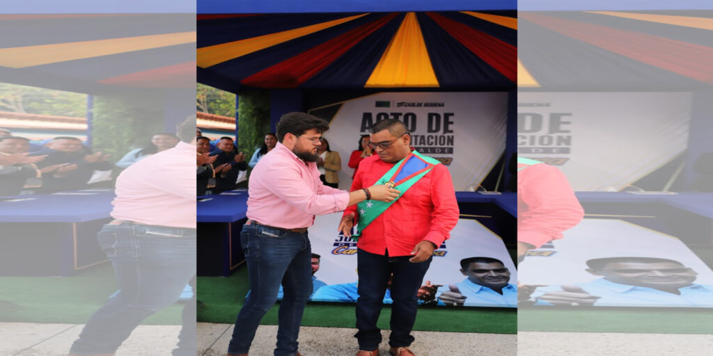 Carlos-Requena-juramentado-por-tercera-vez-como-alcalde-del-municipio-Libertador
