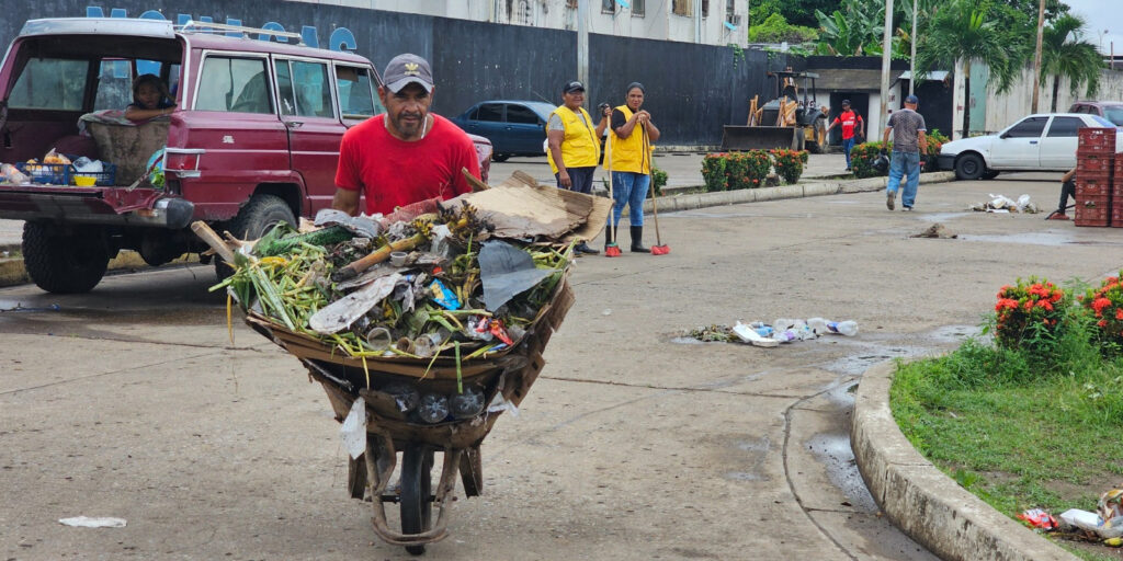 Comerciantes-del-Mercado-Los-Bloques-reconocen-mejoras-a-las-instalaciones