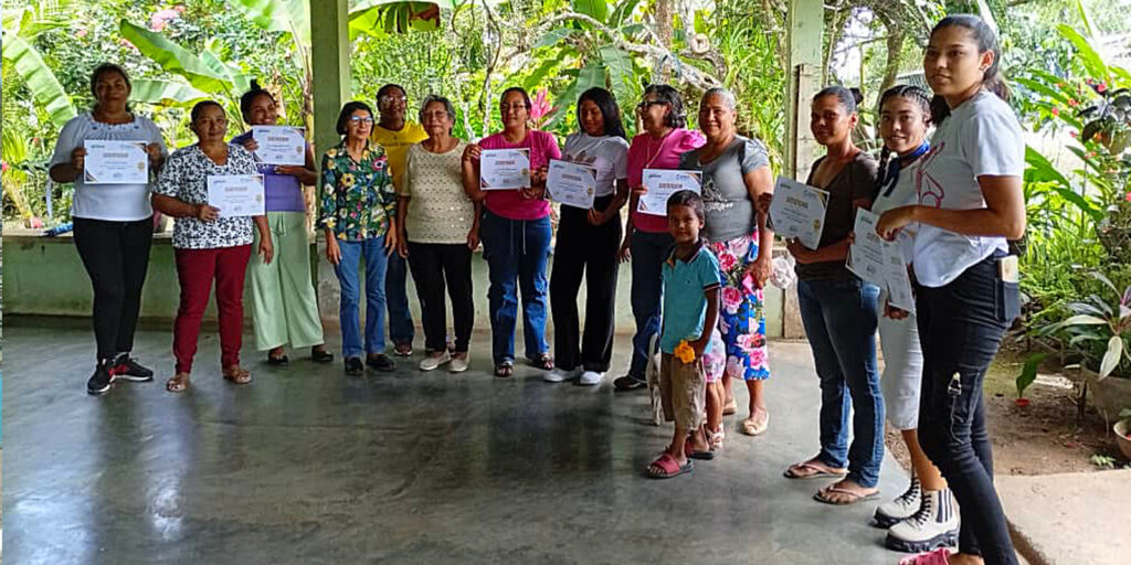 Con-entrega-de-certificados-a-mujeres-emprendedoras--alcaldesa-de-Uracoa-impulsa-este-sector