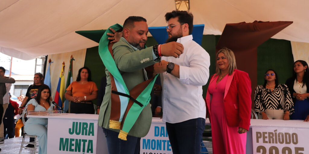 Daniel-Monteverde-juramentado-como-alcalde-del-municipio-Cedeño