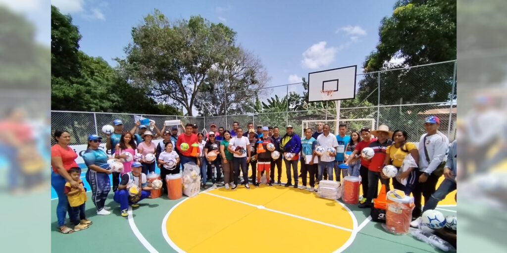 Entregan-recursos-al-proyecto-ganador-de-la-Comuna-Caribes-del-Turimiquire