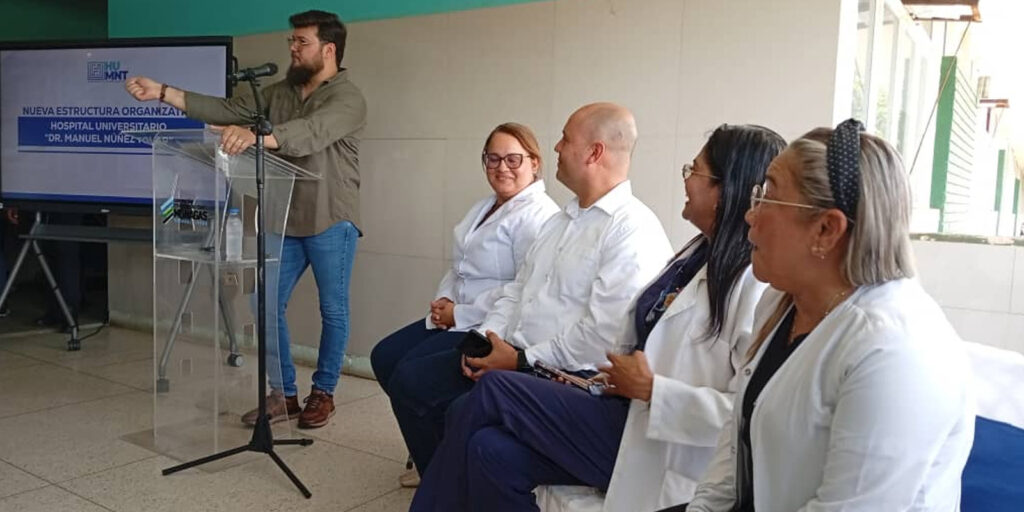 Gobernador--Ernesto-Luna-oficializó-nueva-directiva-del-Hospital-Universitario-Dr.-“Manuel-Nuñez-Tovar”-(H.U.M.N.T).
