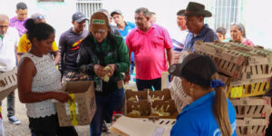 Gobernador-Luna-entrega-financiamientos-para-45-productores-de-Uracoa