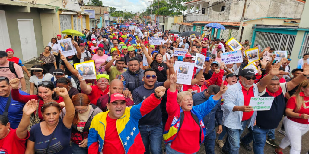 Maturín-marcha-por-la-paz-en-defensa-del-presidente-Nicolas-Maduro