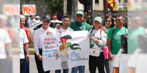 Militantes-del-PSUV-realizan-pancartazo-en-defensa-de-la-paz-y-los-niños-de-Palestina