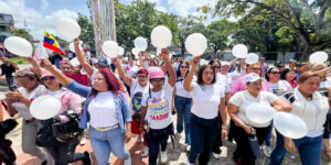 Mujeres-alzan-su-voz-en-defensa-de-los-niños-secuestrados-por-los-Estados-Unidos