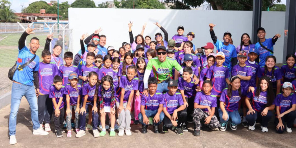 Plan-Felices-Vacaciones-Juego-y-Aprendo-2025-cautivó-a-200-niños-con-temática-arepera