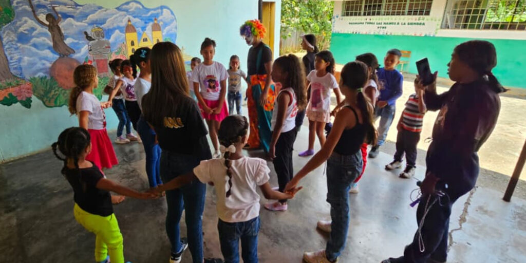 Plan-Vacacional-llevó-alegría-a-niños-de-la-parroquia-Santa-Cruz