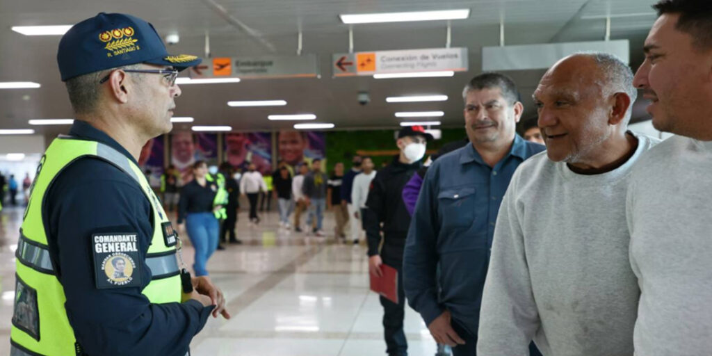 Plan-Vuelta-a-la-Patria-retorna-con-313-connacionales-desde-México