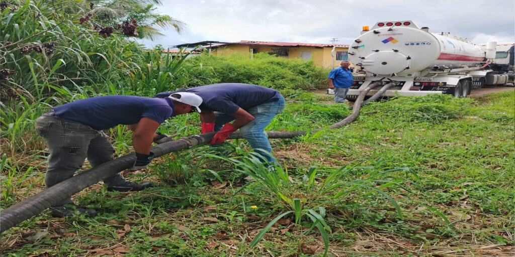 Realizan-mantenimiento-de-aguas-servidas-en-Villa-del-Sur-de-Maturín