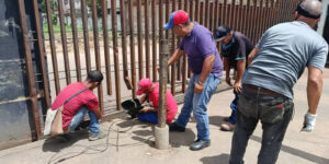 Rehabilitación-del-mercado-Los-Bloques-continuó-con-reparación-de-portones