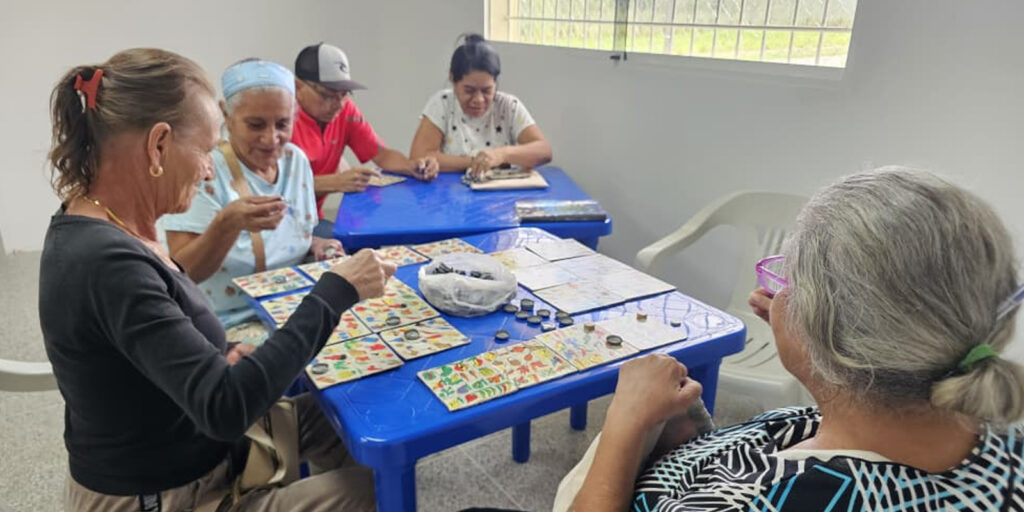 Adultos-mayores-de-la-Gran-Victoria-agradecidos-por-la-casa-de-los-abuelos