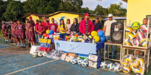 Alcalde-Junior-Ortíz-entregó-implementos-deportivos-a-la-Comuna-Alberto-Márquez