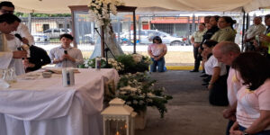 Con-una-misa-funcionarios-de-Polimaturín-y-PNB-reciben-la-réplica-de-la-Virgen-del-Valle