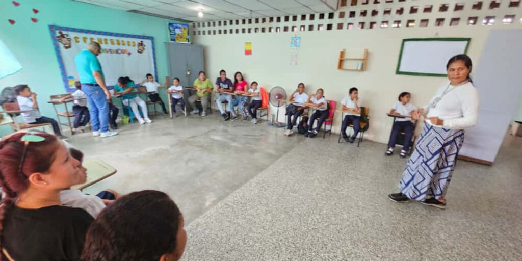 Consejo-de-derecho-dictó-charla-en-la-U.E-Lya-Ímber-de-Coronil-de-Maturín