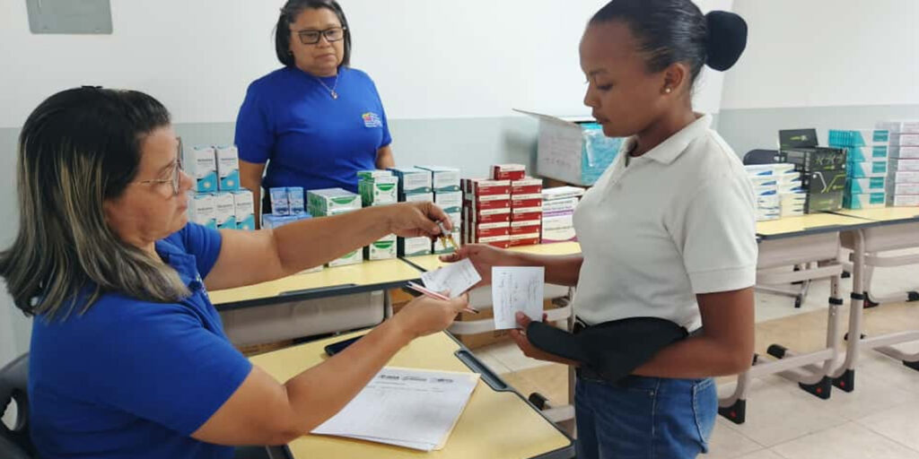 Despliegan-jornada-de-atención-primaria-a-los-estudiantes-de-la-UNES