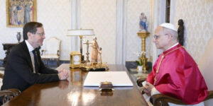 El-papa-León-XIV-recibió-al-presidente-de-Israel-en-el-Vaticano