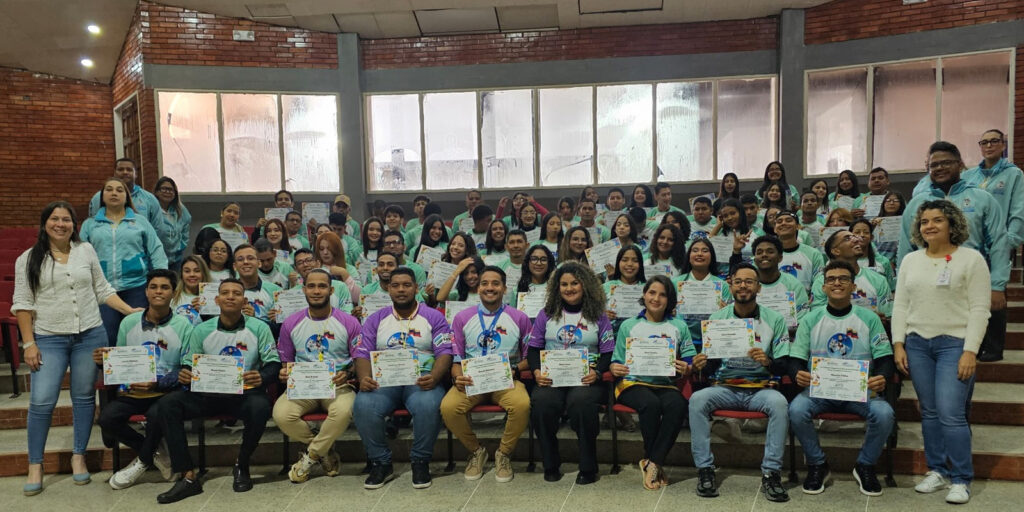 Fundación-El-Niño-Simón-certifica-a-recreadores-para-el-Plan-Vacacional-Diversión-de-Valores