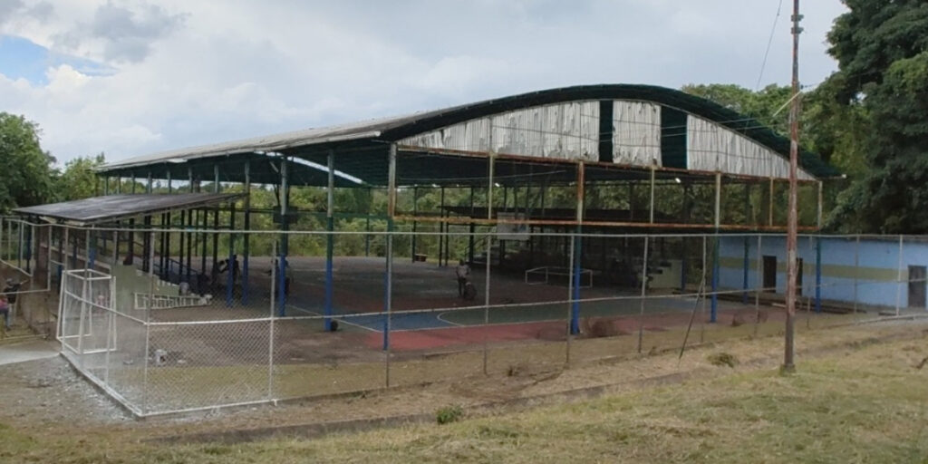 Gobernación-de-Monagas-y-MPPOP-trabajan-en-la-recuperación-integral-de-una-cancha-en-Punceres