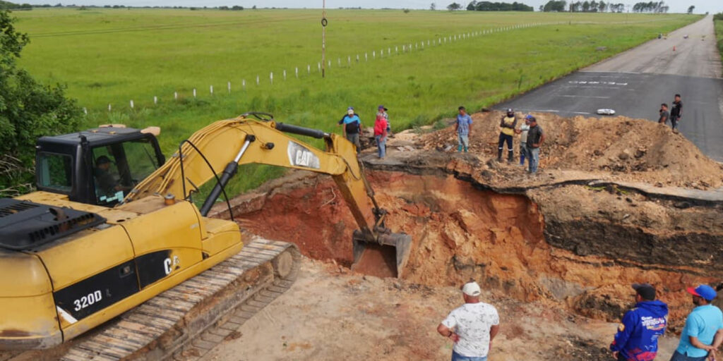 Gobierno-de-Monagas-inicia-restauración-de-alcantarilla-en-la-Troncal-10-del-sur