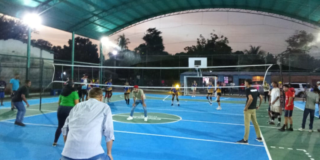 Gobierno-regional-reinaugura-cancha-de-usos-múltiples-en-Cachipo