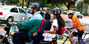 INTT-prohibe-el-transporte-de-niños-menores-de-10-años-en-motos