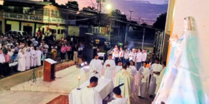 Inician-festividades-marianas-en-Punta-de-Mata-con-bajada-de-la-Virgen-del-Valle