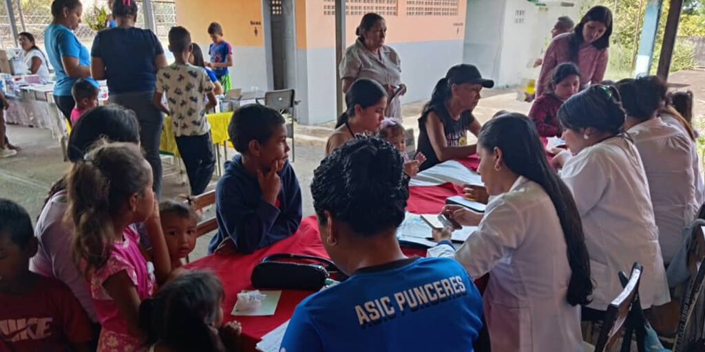 Más-de-320-atenciones-médicas-reciben-habitantes-del-sector-El-Limón-en-Punceres