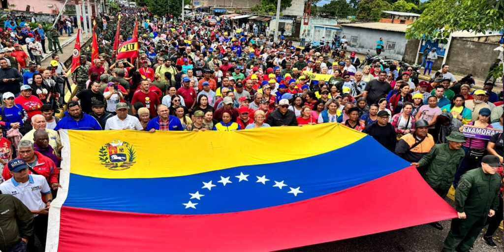 Maturineses-marcharon-en-unión-cívico-militar-en-defensa-de-la-patria