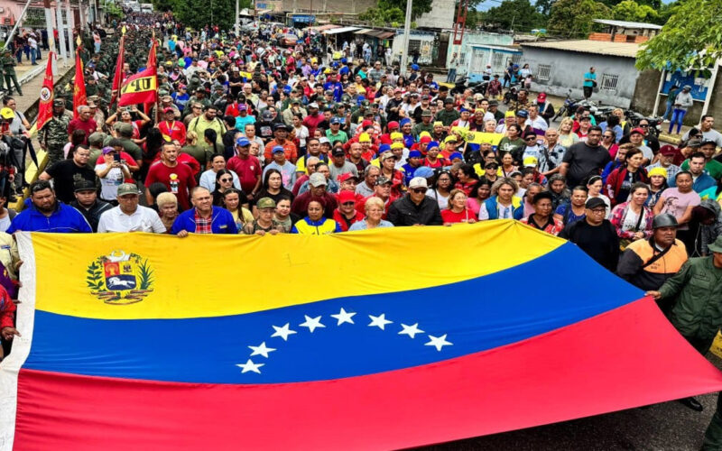 Maturineses-marcharon-en-unión-cívico-militar-en-defensa-de-la-patria
