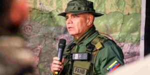 Padrino-López-destaca-participación-de-ciudadanos-en-el-adiestramiento-de-armas
