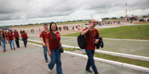 Pasión-que-vuela-28-aviones-llenos-de-fanáticos-aterrizan-en-Maturín-para-apoyar-a-La-Vinotinto