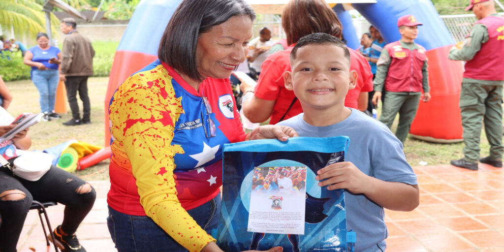 Plan-Nacional-“Amor-en-Acción”-favorece-509-familias-del-punto-y-circulo-de-Pararí