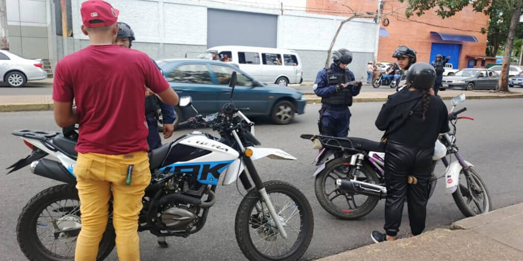 PoliMonagas-impulsa-la-campaña-Si-enciendes-tu-moto,-no-apagues-tu-vida